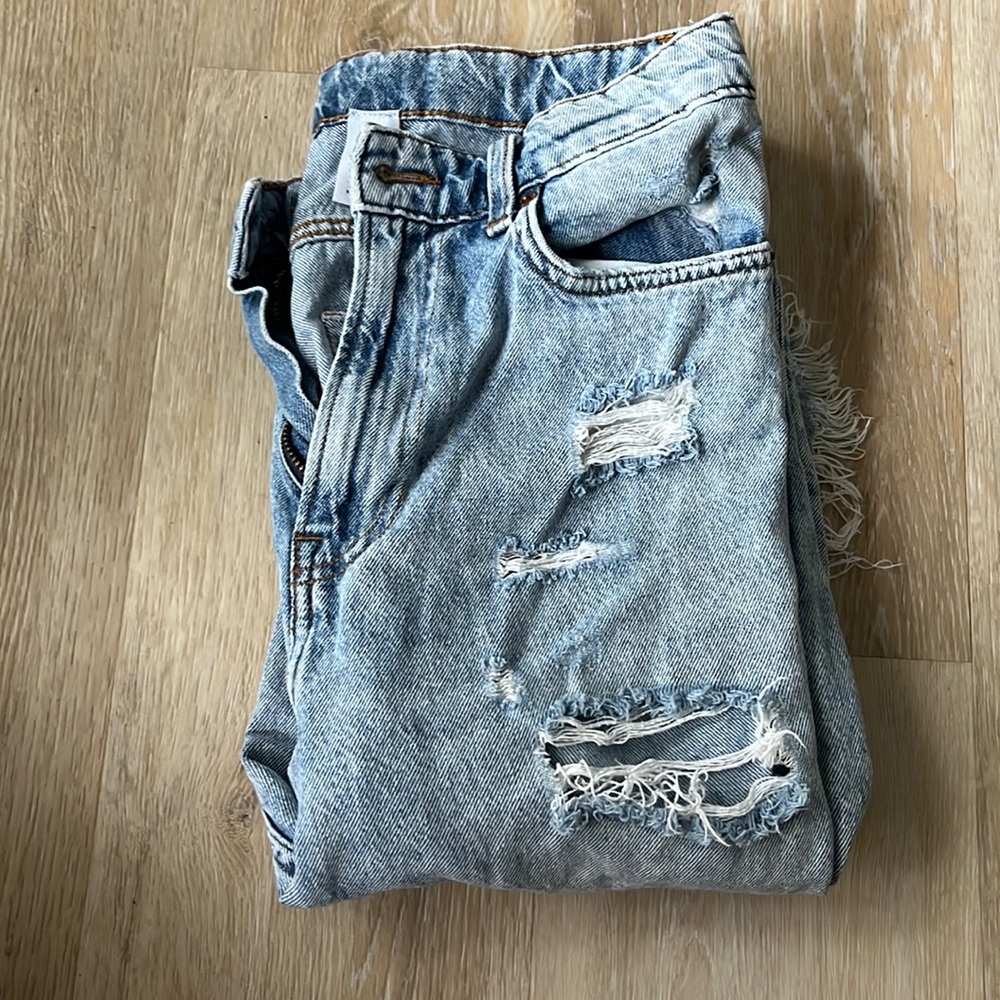 Distressed loose straight denim mom jeans. High waisted and light denim :)